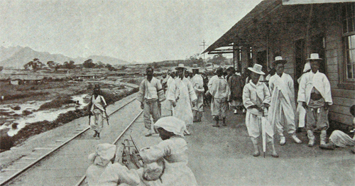 Inicios del ferrocarril coreano de Chemulpo a Seul (1899)